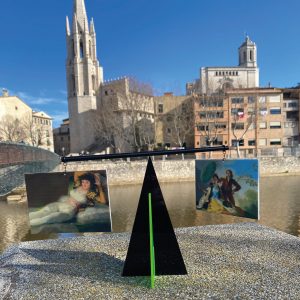 Piramide De Goya Standing Mobile